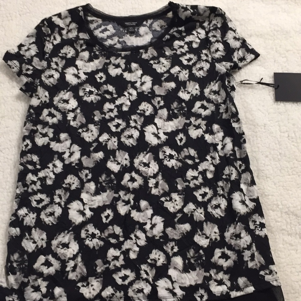 NWT Vera Wang crinkle top